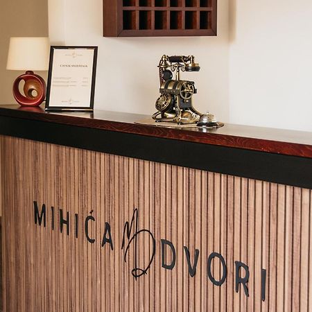 Pansion Mihica Dvori Hotell Babina Greda Exteriör bild