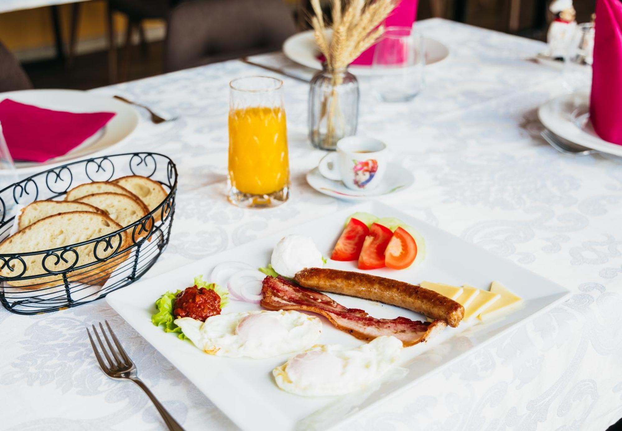 Pansion Mihica Dvori Hotell Babina Greda Exteriör bild