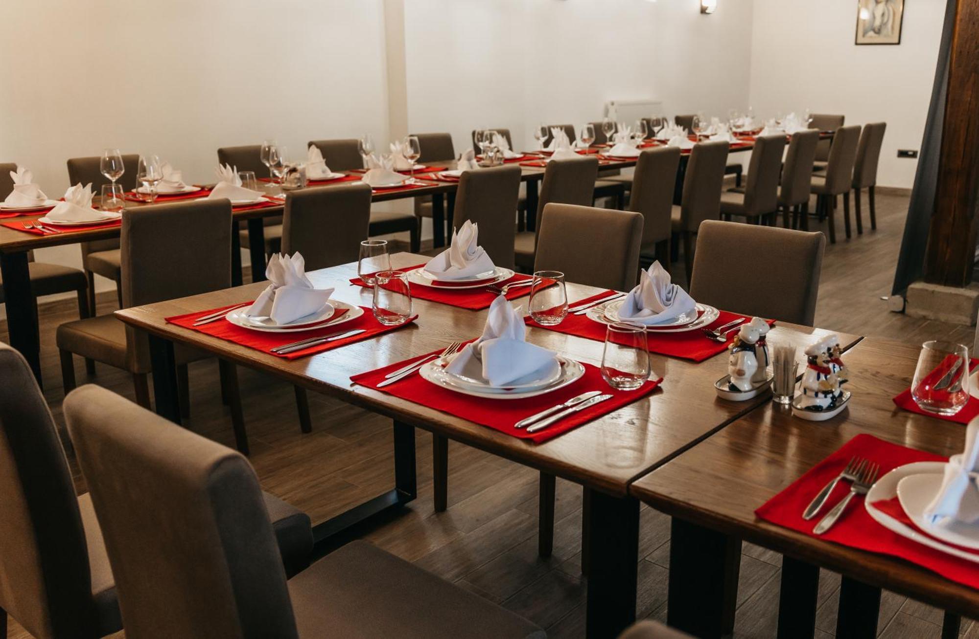 Pansion Mihica Dvori Hotell Babina Greda Exteriör bild