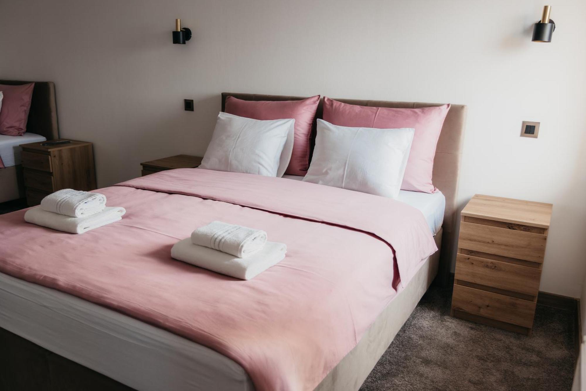 Pansion Mihica Dvori Hotell Babina Greda Exteriör bild