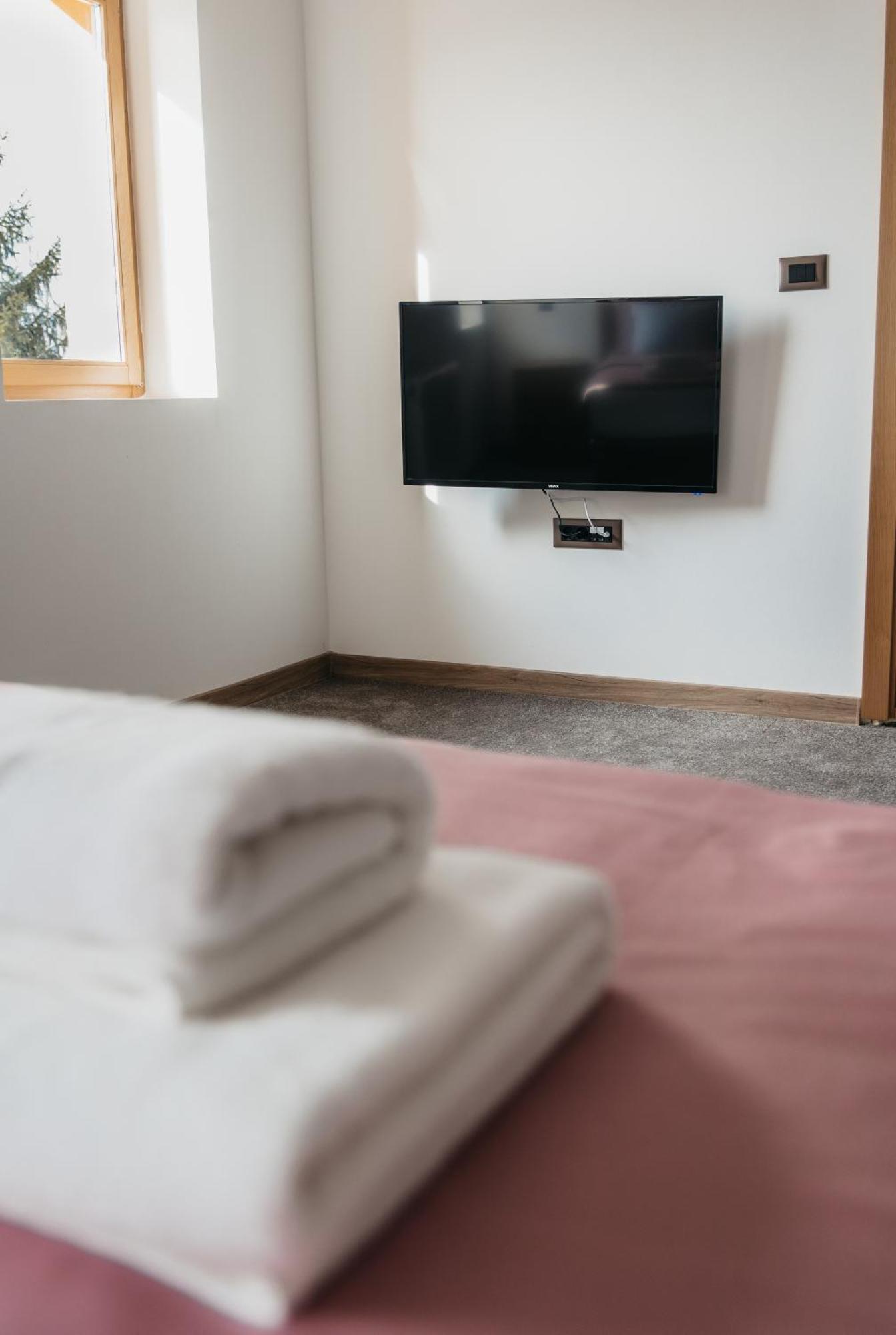 Pansion Mihica Dvori Hotell Babina Greda Exteriör bild