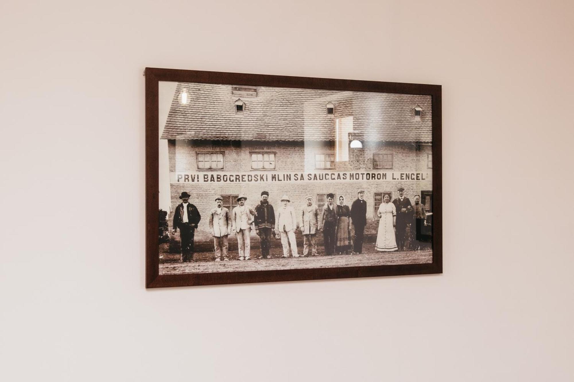 Pansion Mihica Dvori Hotell Babina Greda Exteriör bild