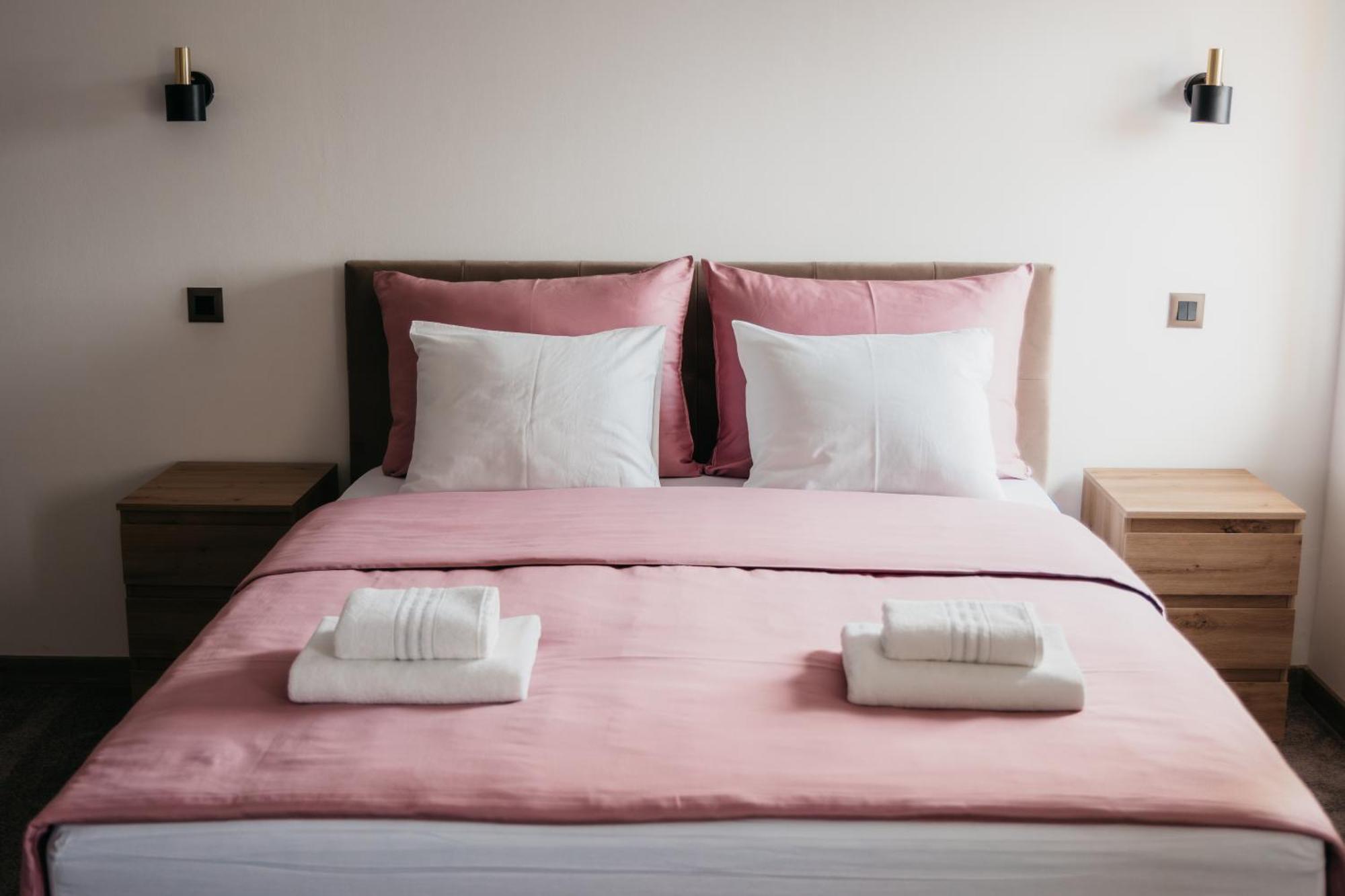 Pansion Mihica Dvori Hotell Babina Greda Exteriör bild